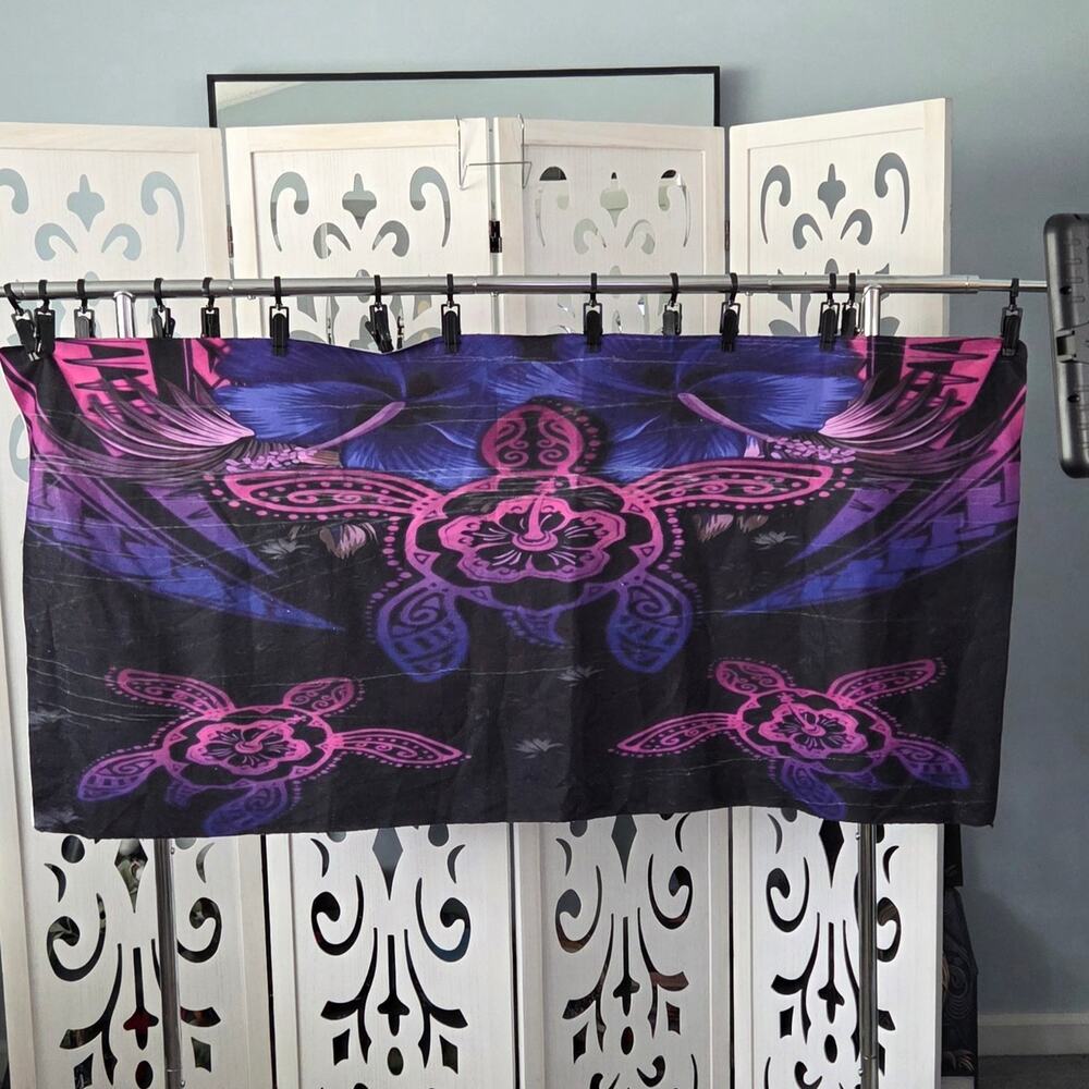 Turtle Design Sea Turtle Beach Towel or Wall Art 30x60 Purple Pink NWOT